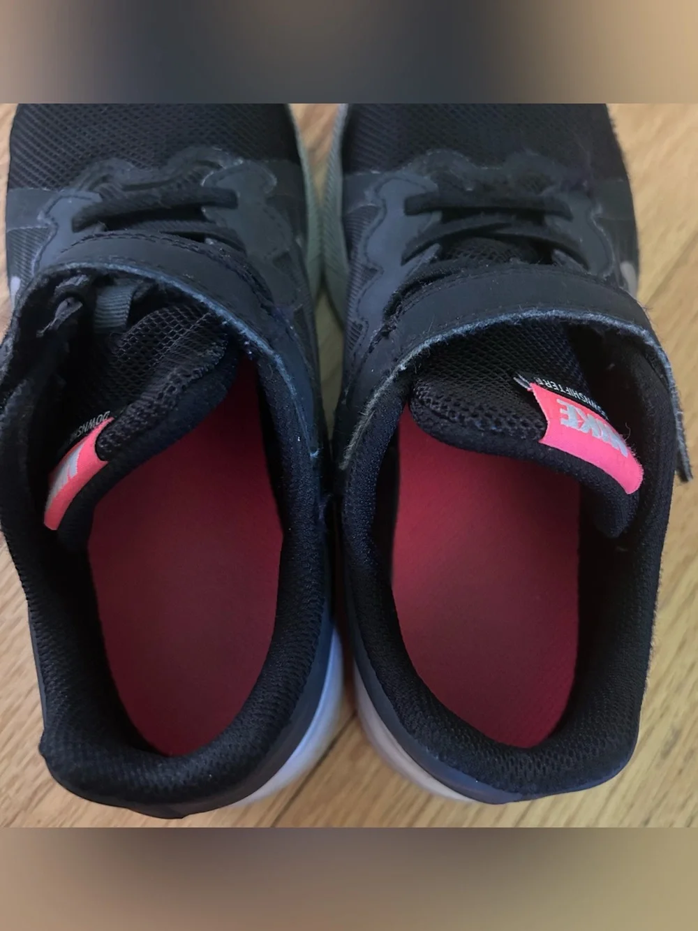 Girls Nike Downshifter size 2.5 Black Pink